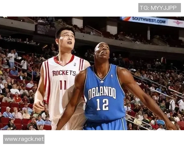 姚明与勒布朗的篮球传奇对决:跨越时代的巨星之路与荣耀 姚明与勒布朗的篮球传奇对决:跨越时代的巨星之路与荣耀