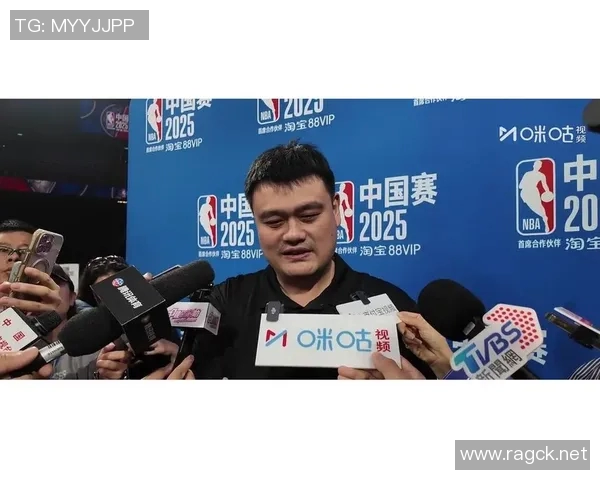 姚明外出视频引发热议网友纷纷点赞其低调生活与亲民形象