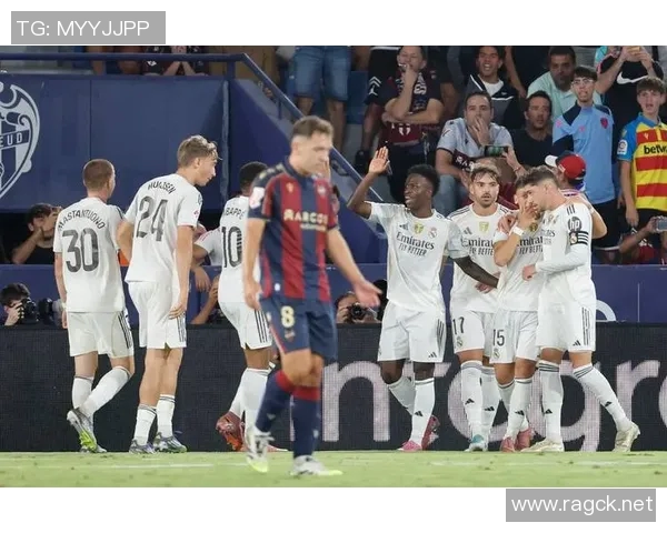 足球明星巴尔韦德的传奇旅程与他在绿茵场上的辉煌成就解析 足球明星巴尔韦德的传奇旅程与他在绿茵场上的辉煌成就解析