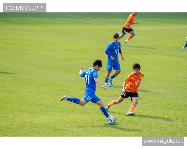 足球明星骑踏板精彩瞬间集锦让你领略不一样的运动魅力与激情 足球明星骑踏板精彩瞬间集锦让你领略不一样的运动魅力与激情