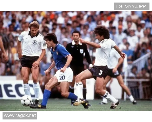 重温足球传奇重用明星球员的精彩瞬间与成就回顾