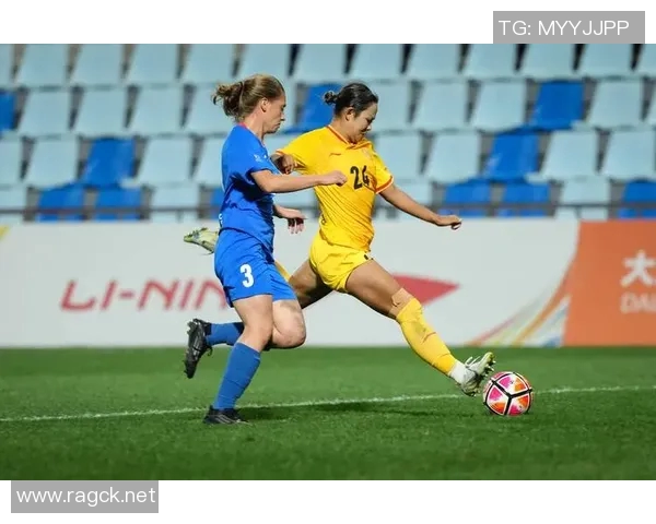 足球明星观赛女足比赛展现对女性运动员的支持与关注 足球明星观赛女足比赛展现对女性运动员的支持与关注