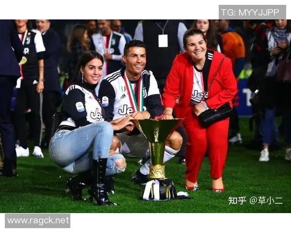 哪个足球明星的恋爱对象最多揭秘他们的情感生活与绯闻故事 哪个足球明星的恋爱对象最多揭秘他们的情感生活与绯闻故事