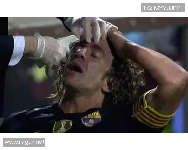 膝盖受伤的足球明星如何克服伤痛重返赛场的励志故事