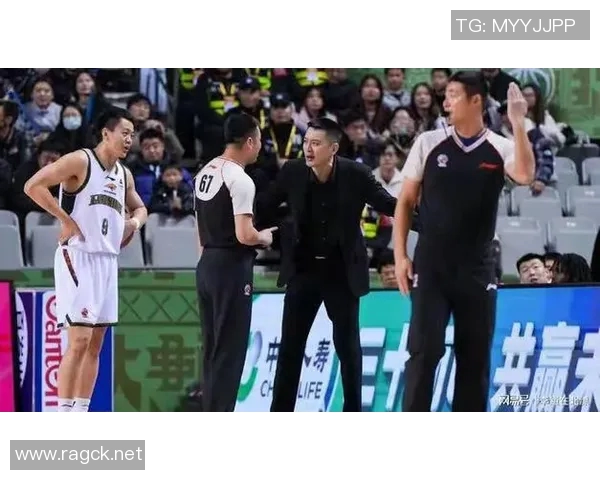 CBA联赛焦点对决北京队迎战辽宁队争夺季后赛席位