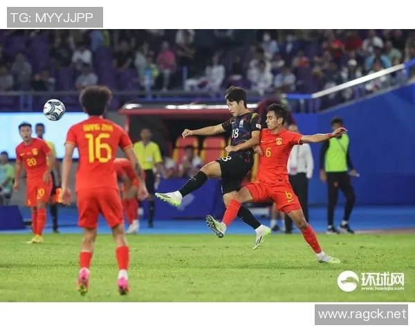 中国足球迎战伊朗队全力争胜展现实力与斗志的精彩对决