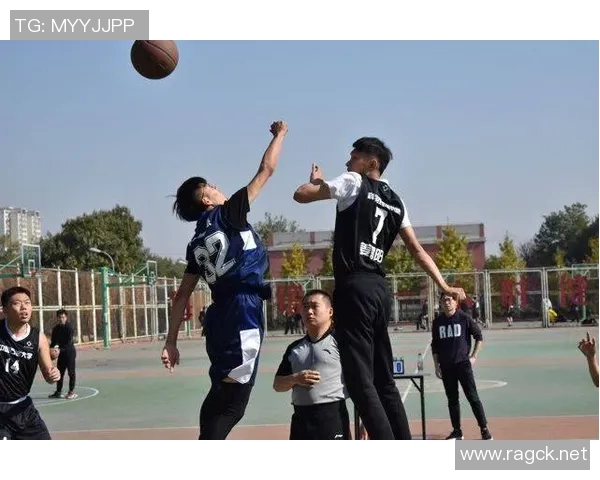 篮球场上的明星小哥哥们展现风采的精彩瞬间图片合集