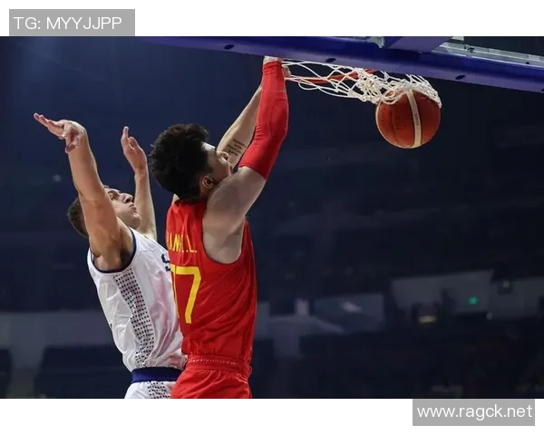 篮球明星扣篮精彩瞬间全景回顾让你感受飞翔的魅力与激情